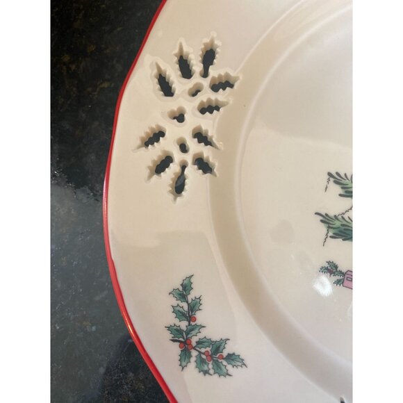 Spode Christmas Tree 9" Red Rimmed, Pierced Luncheon Plate - Picture 3 of 6